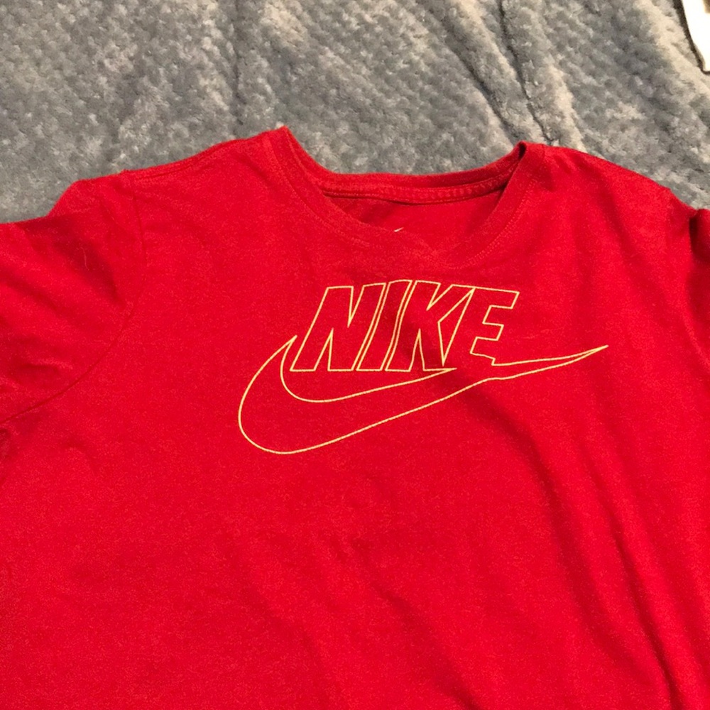 nike tee shirt